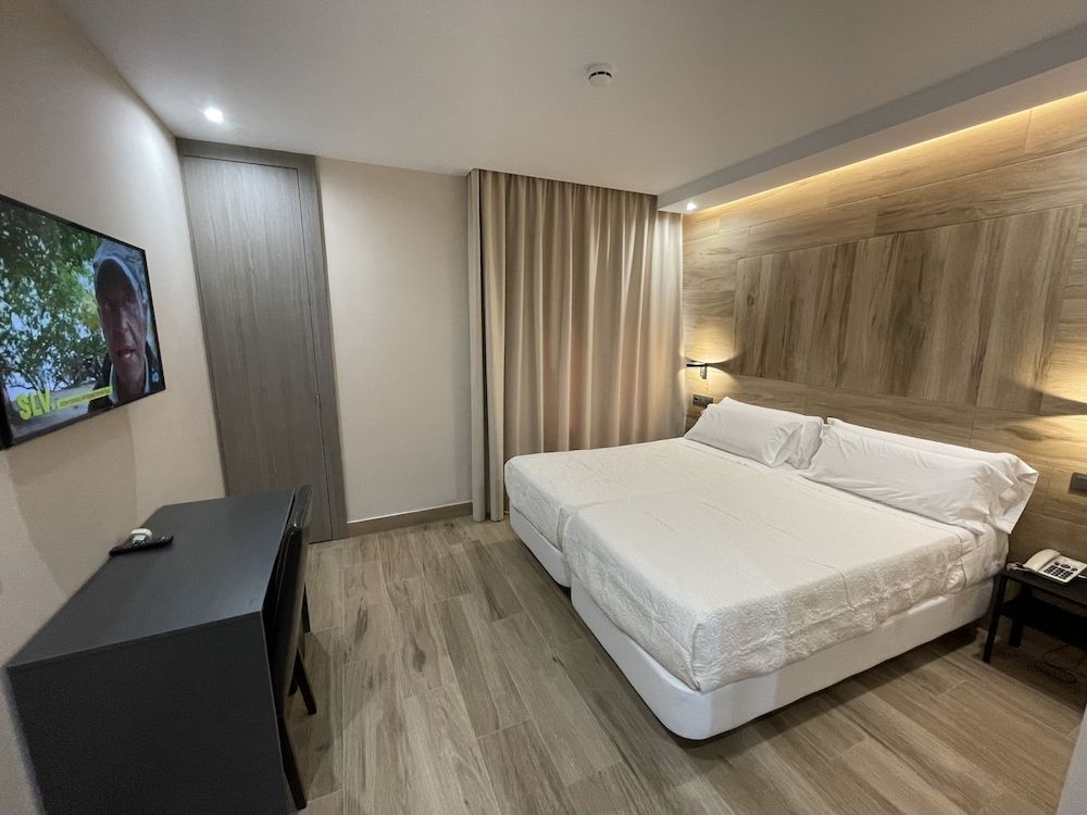 Hotel Castilla Guerrero Standard Room, 2 Twin Beds 7