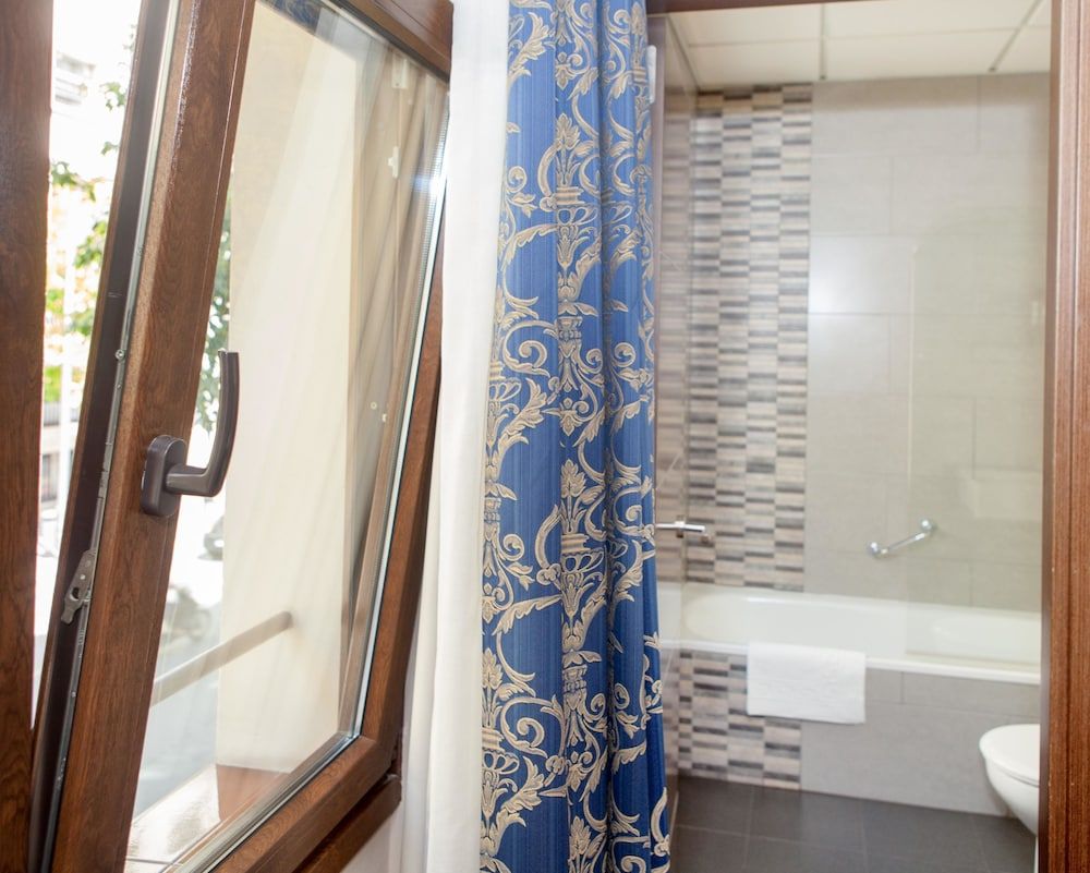 Hotel Castilla Guerrero Standard Room, 2 Twin Beds 10