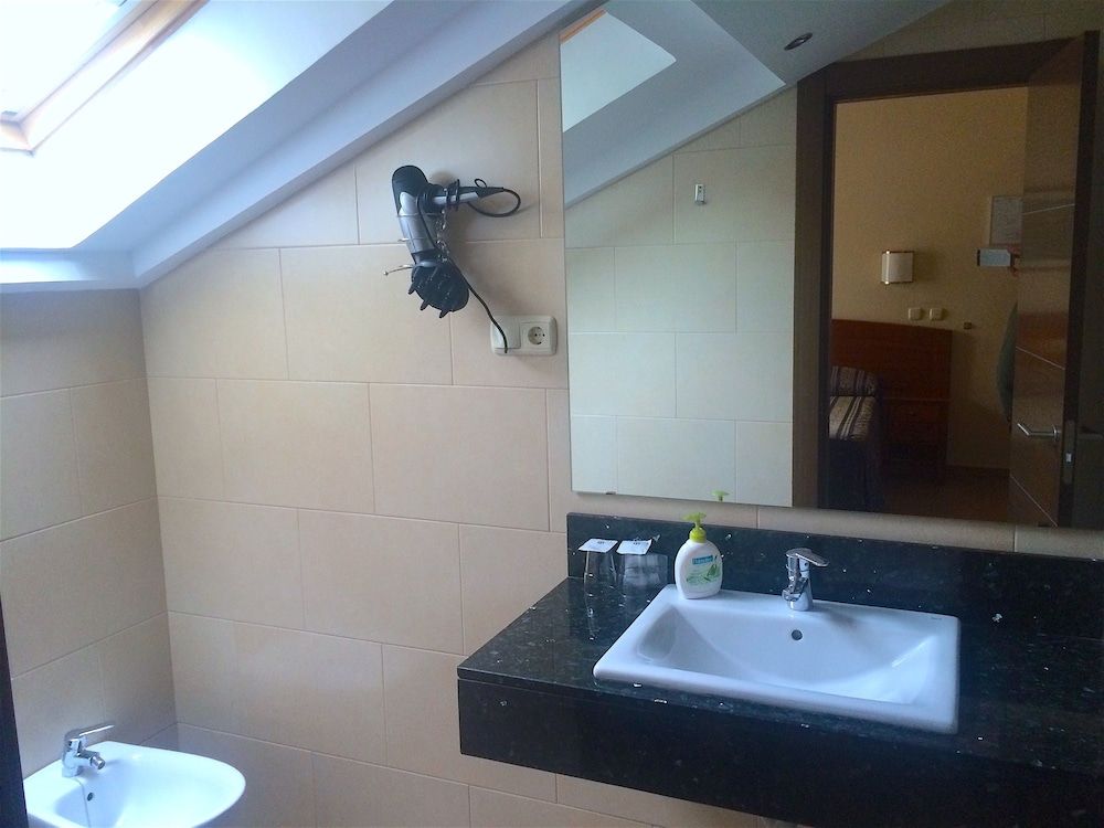 Hotel Castilla Guerrero Standard Room, 2 Twin Beds 11