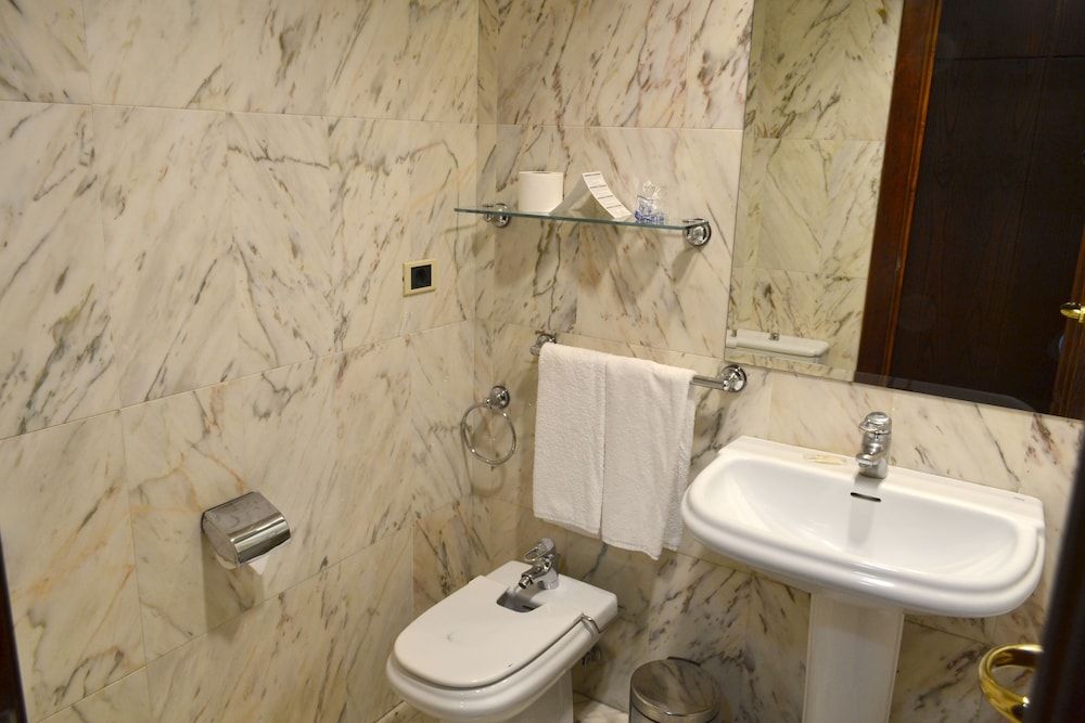 El Suizo Economy Twin Room 2