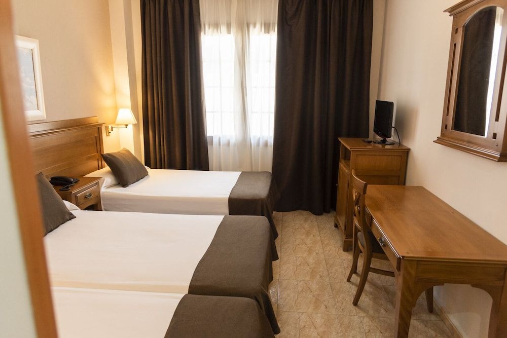 Hotel Carlos I Toledo Triple Room