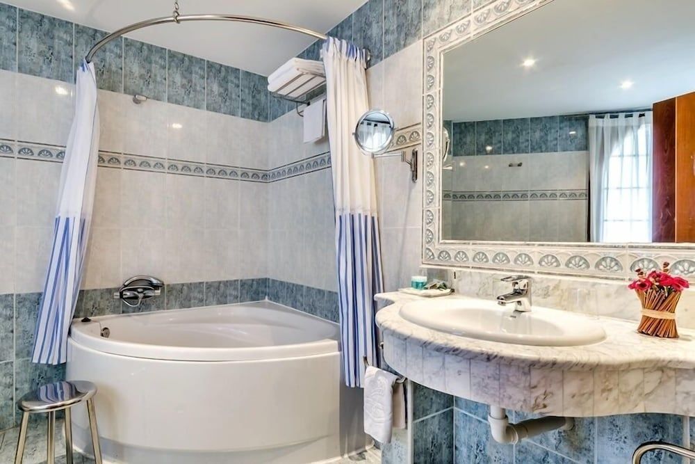 Hotel Carlos I Toledo Superior Double Room 3