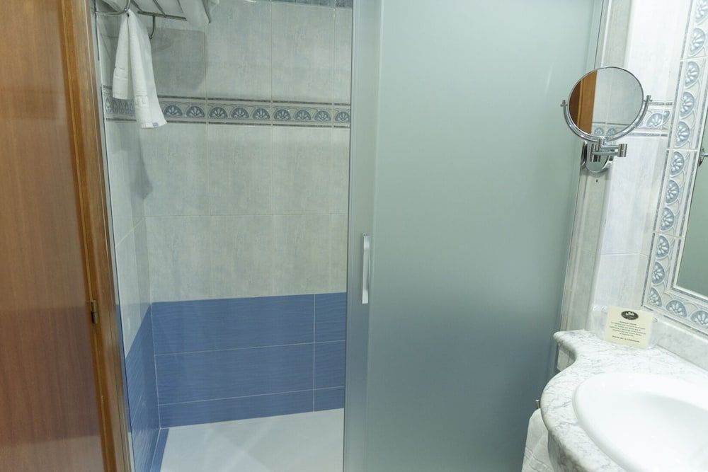 Hotel Carlos I Toledo Triple Room 4