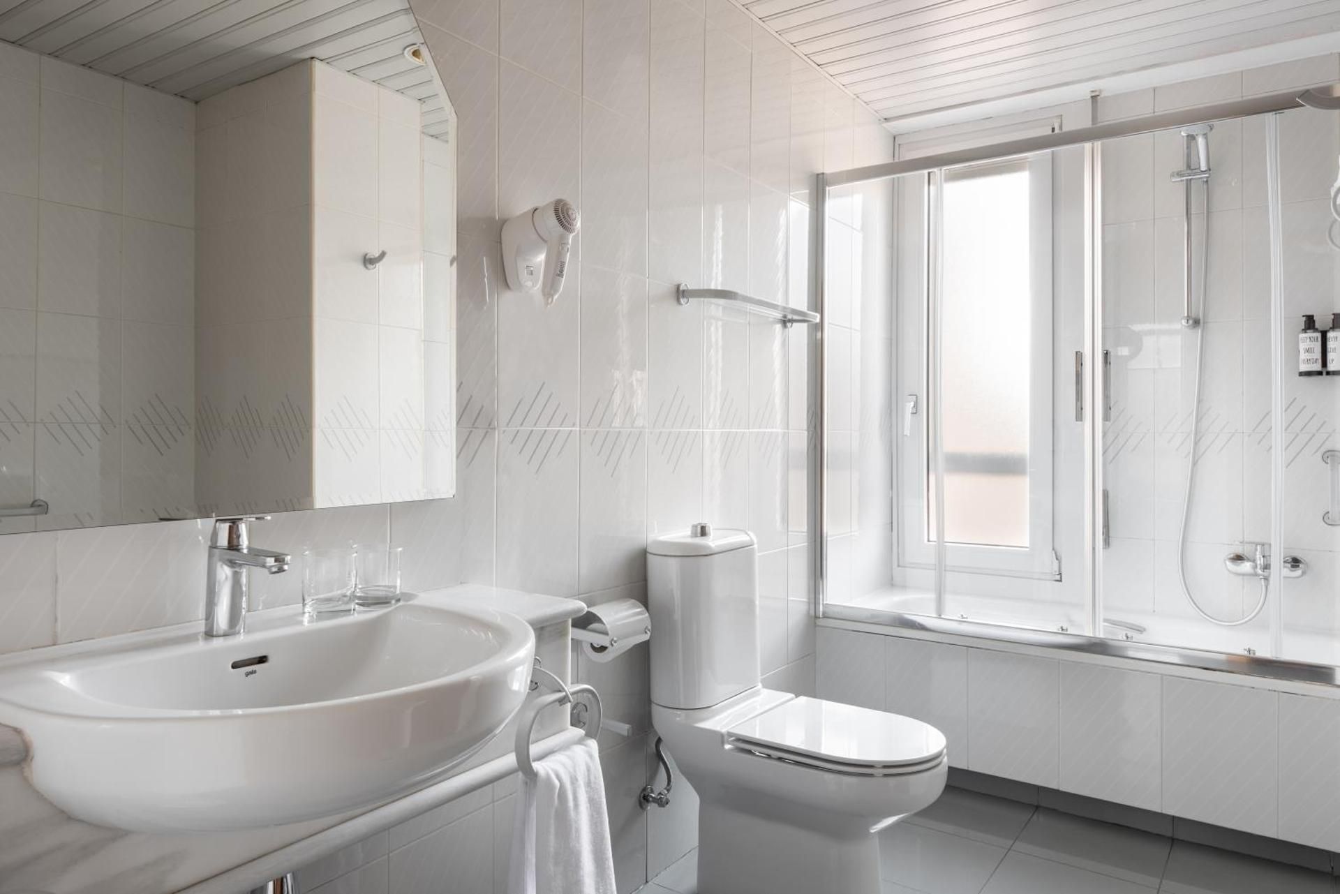 Crisol Almirante Bonifaz Twin Room 8