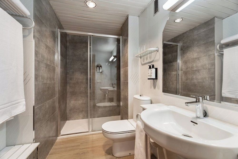 Crisol Almirante Bonifaz Twin Room 5