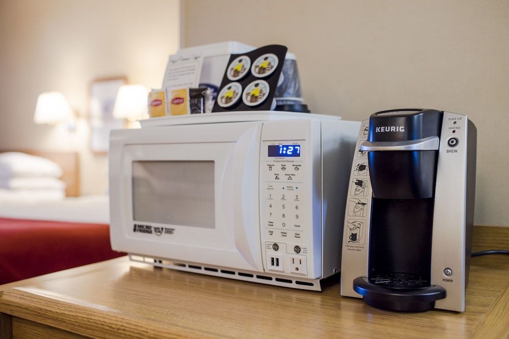 Howard Johnson by Wyndham Anaheim Hotel & Water Playground Economy Room, 2 Double Beds, Non Smoking (Building 3-6) 5