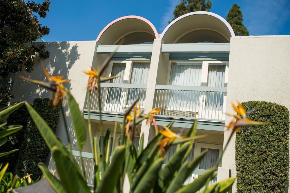 undefined Howard Johnson by Wyndham Anaheim Hotel and Water Playground 9