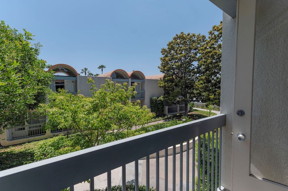 Howard Johnson by Wyndham Anaheim Hotel and Water Playground Economy Room, 2 Double Beds, Non Smoking (Building 3-6) 3