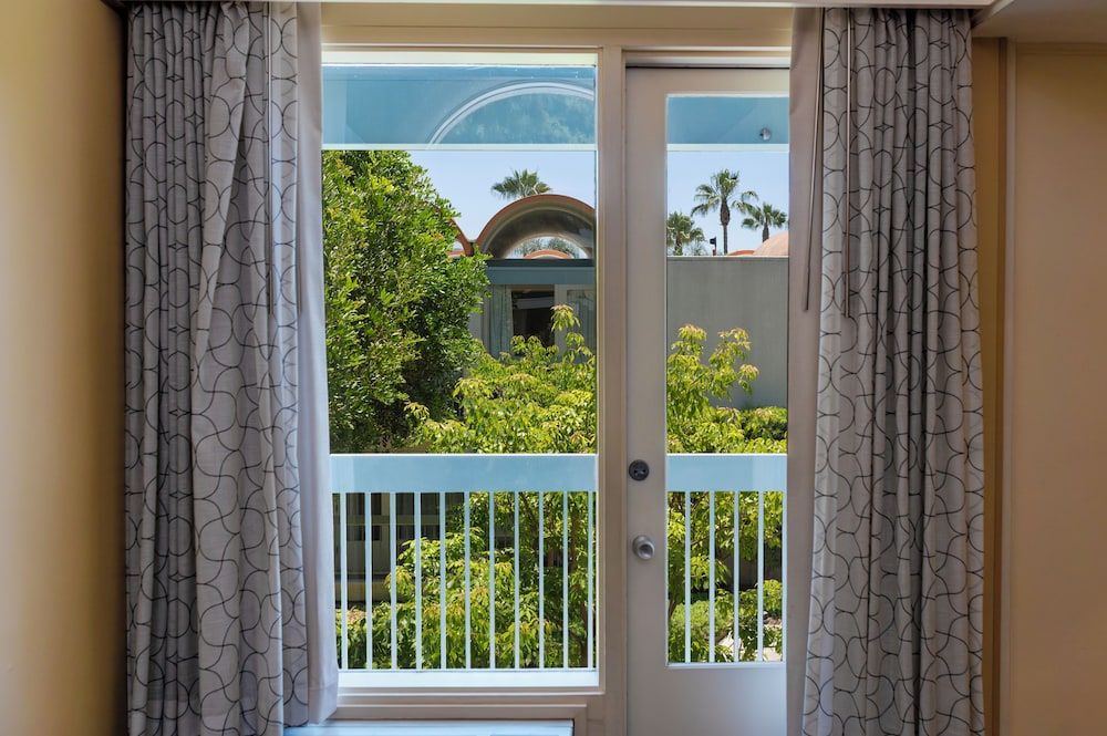 Howard Johnson by Wyndham Anaheim Hotel and Water Playground Economy Room, 2 Double Beds, Non Smoking (Building 3-6) 2