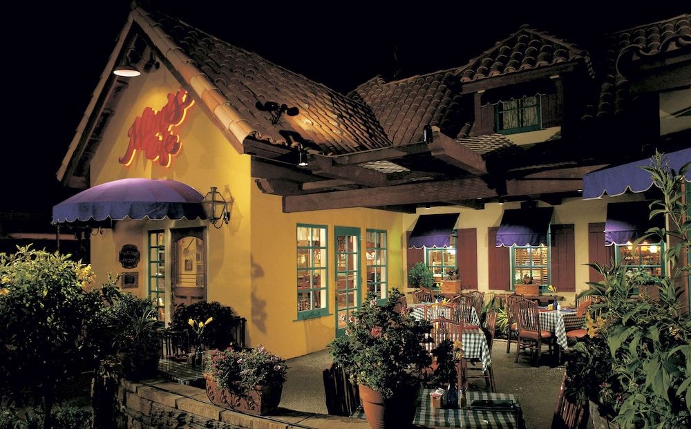 undefined Howard Johnson by Wyndham Anaheim Hotel & Water Playground 6