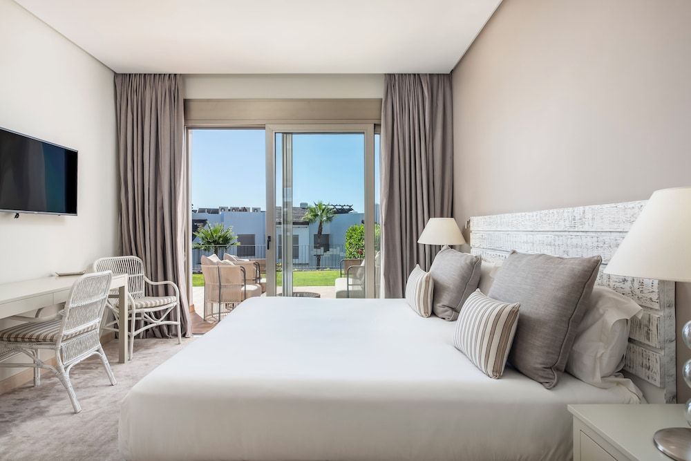 Suite, 3 Bedrooms, Terrace, Partial Sea View