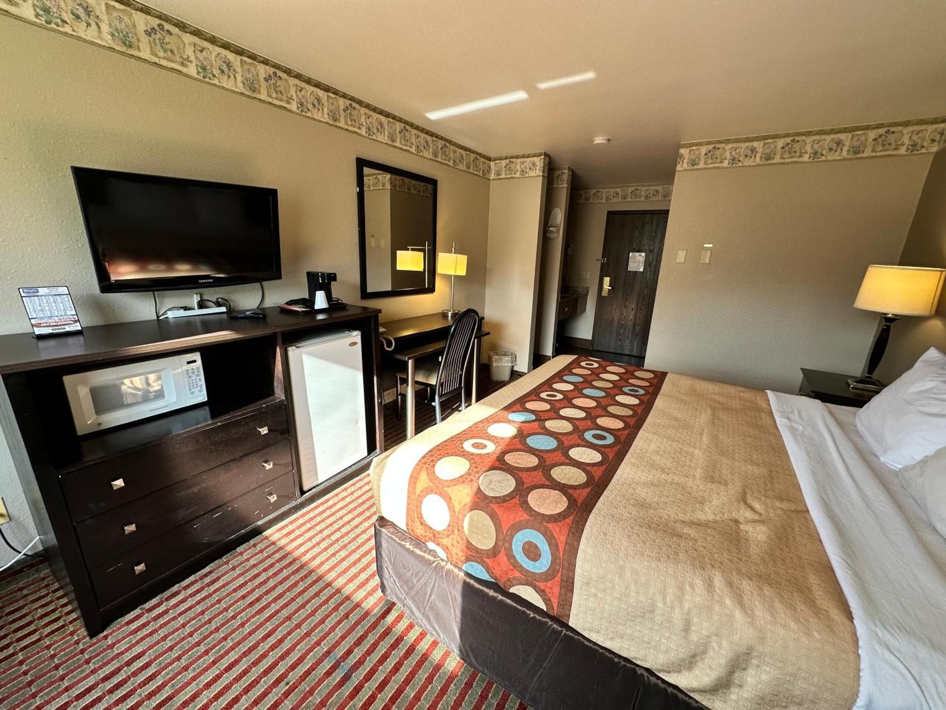 1 King Bed Non-Smoking Accessible