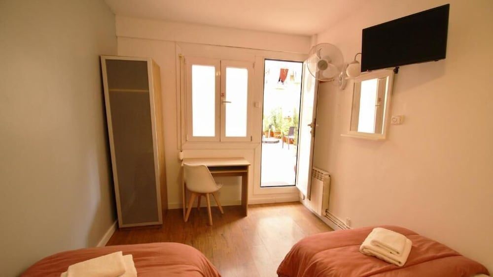 Hostal Paraiso Twin Room, Shared Bathroom (2 beds) 14