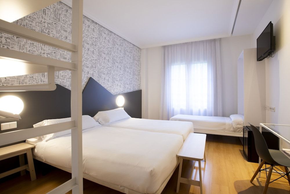 Hotel Urdanibia Park Triple Room 2
