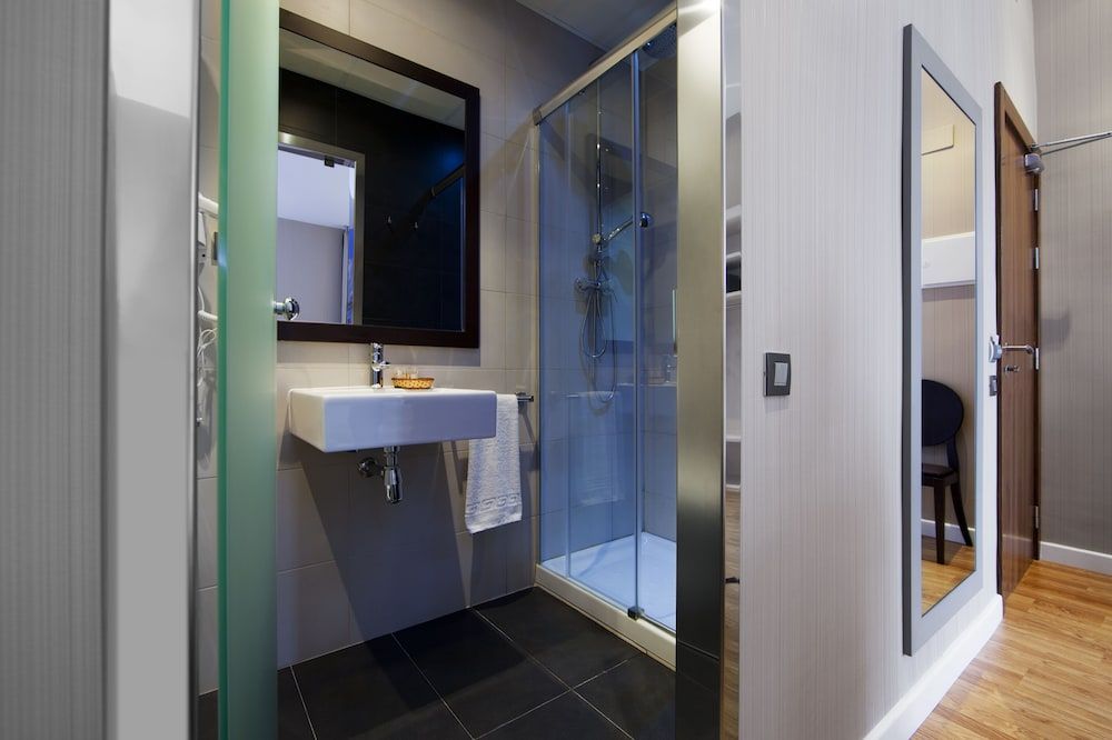 undefined Hostal Bcn Ramblas 8