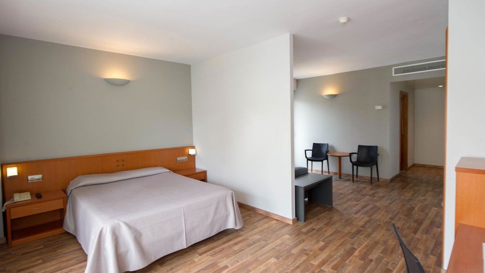 Hotel RH Vinaròs Playa Junior Suite, Terrace (3 Adults and 2 Children)