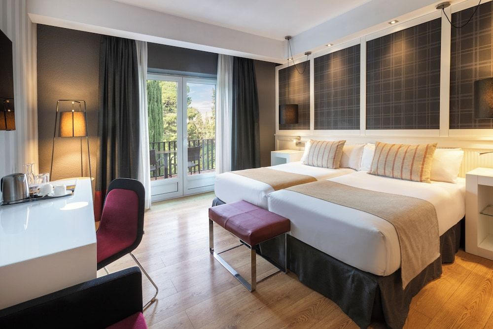 Catalonia Reina Victoria Double Room Single Use, Terrace (Garden or Swimming pool) 4