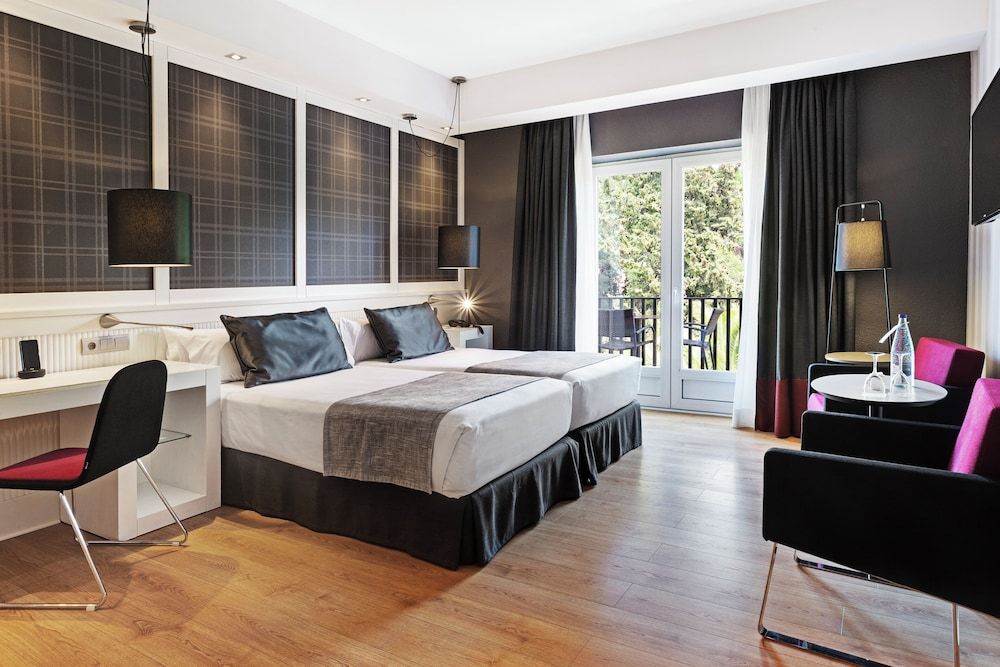 Catalonia Reina Victoria Double Room Single Use, Terrace (Garden or Swimming pool) 3