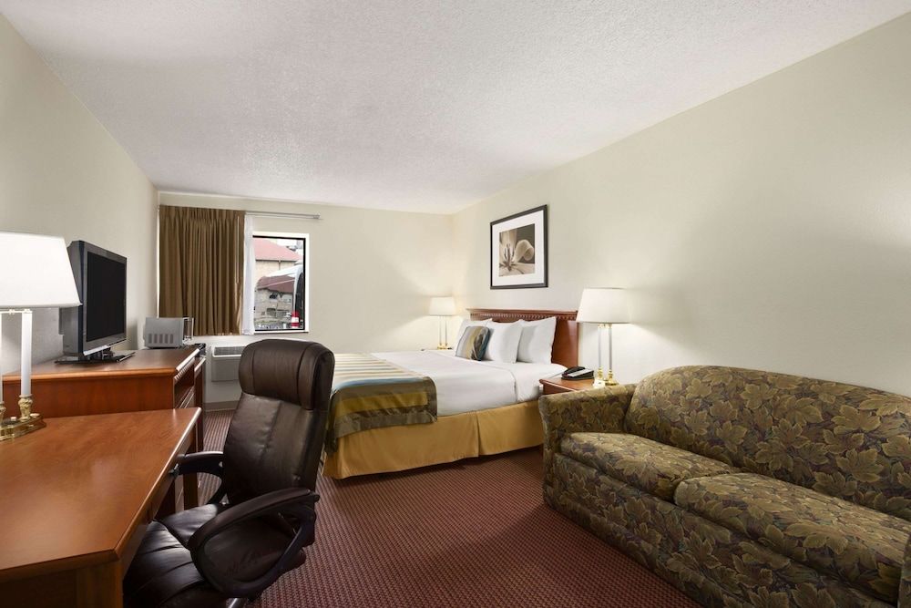 Standard Room, 1 King Bed