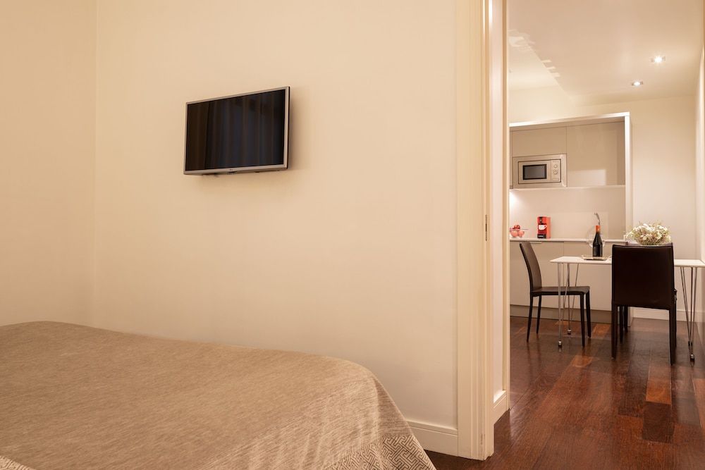 undefined Duquesa Suites Landmark Hotel by Duquessa Hotel Collection 8