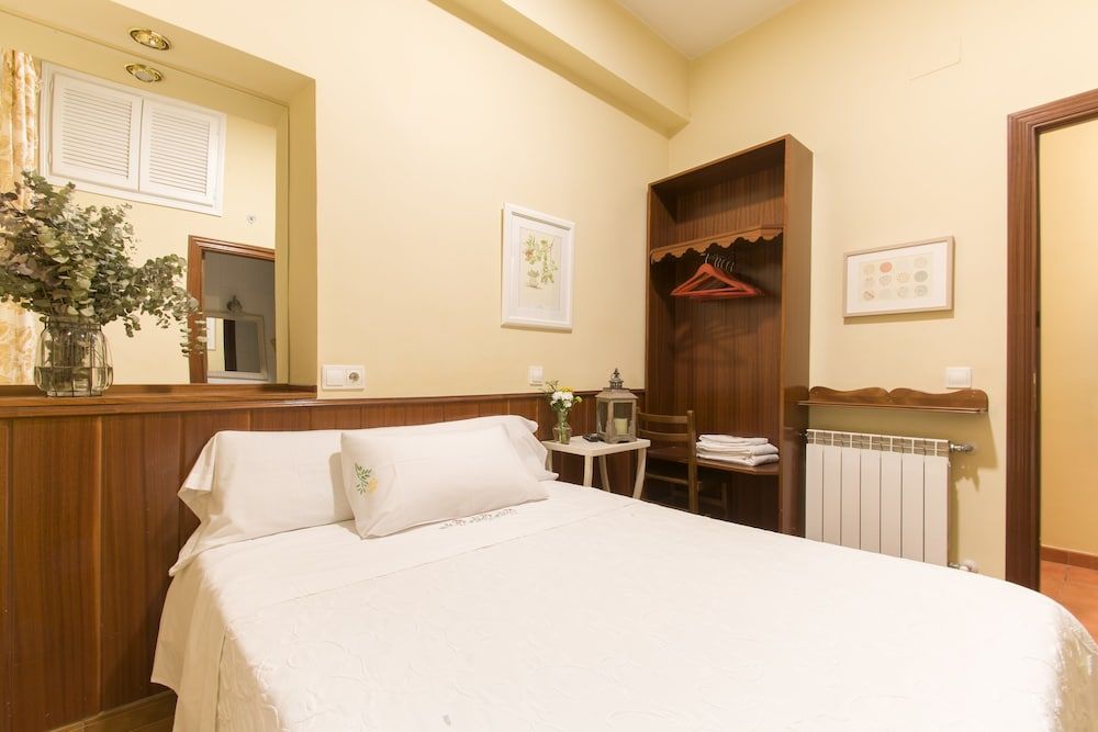 undefined Hostal La Vera 5