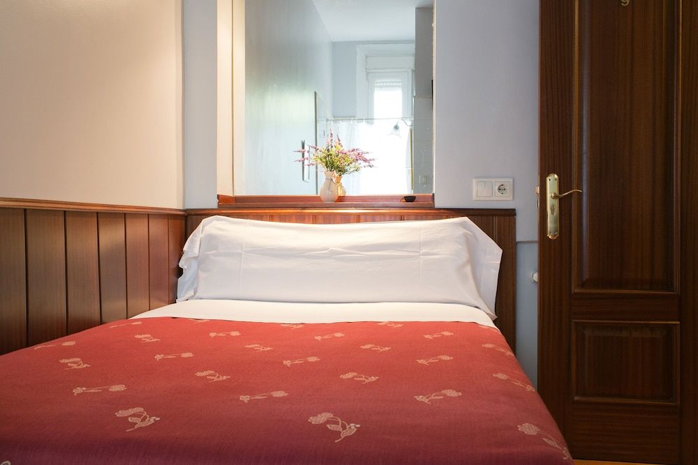 undefined Hostal La Vera 7