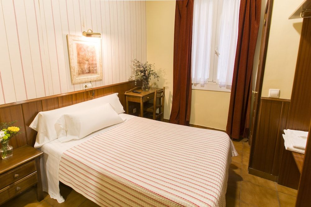 undefined Hostal La Vera 8