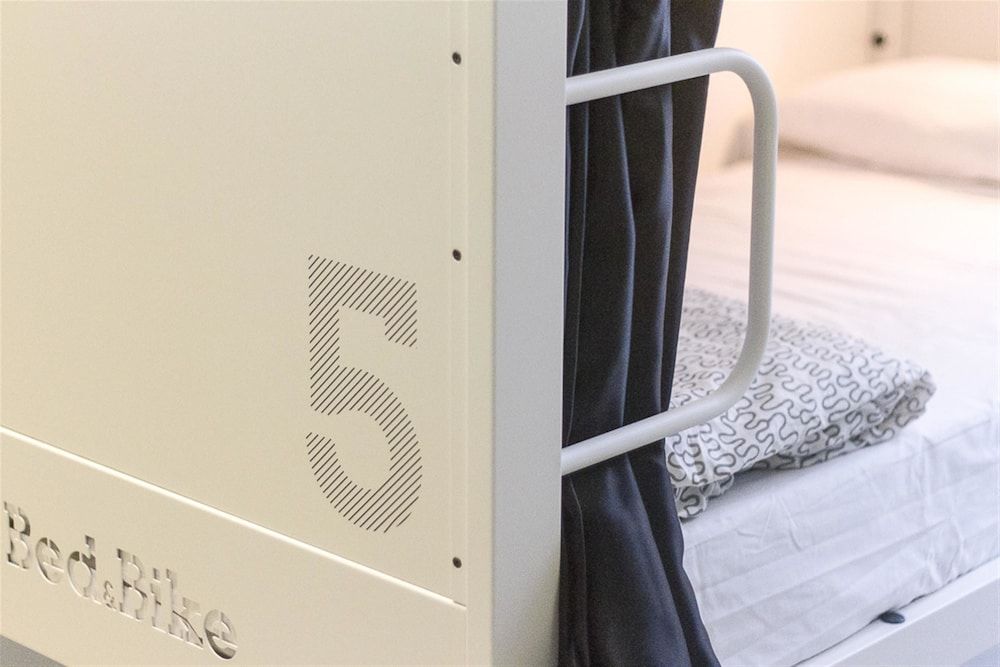Bed & Bike Hostel Barcelona Shared Dormitory, Mixed Dorm (12 - bed room) 7