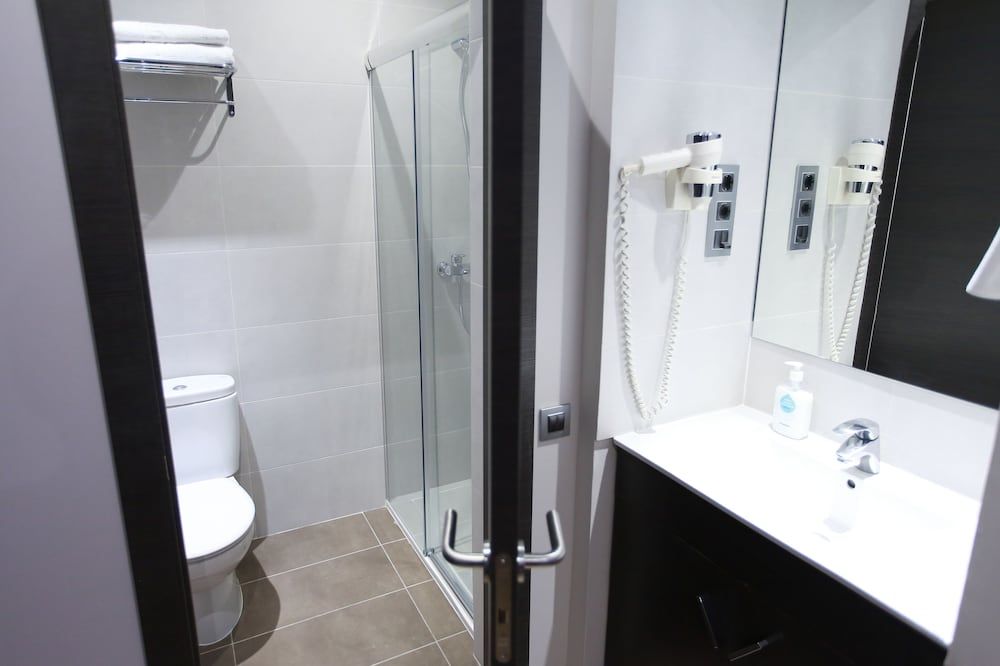 Hostal Las Flores Double or Twin Room 5