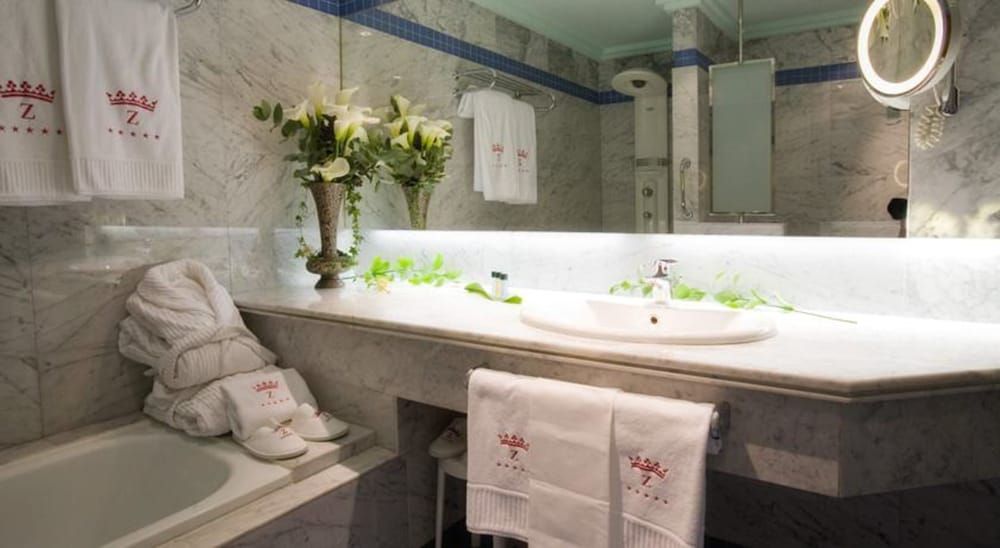 Hotel Palafox Twin Room 5