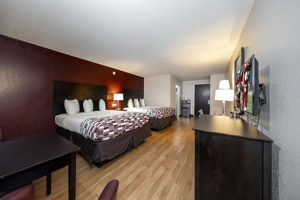 Red Roof Inn Lumberton Deluxe Room, 2 Queen Beds, Non Smoking 2