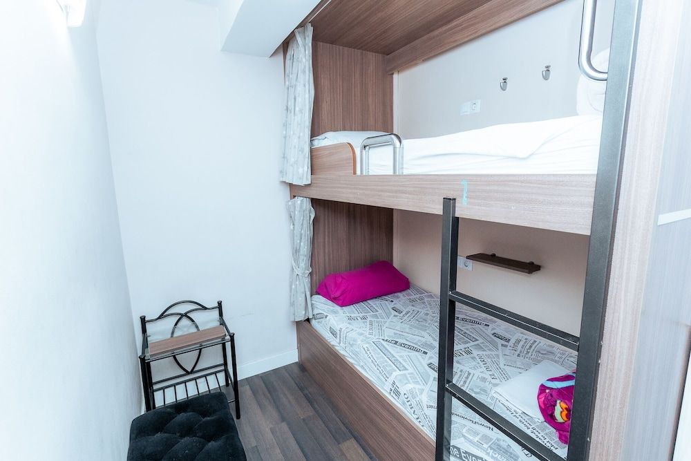 undefined Barcelona and You - Hostel 3