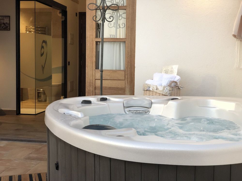 Hotel Sa Voga Romantic Suite, Hot Tub 7