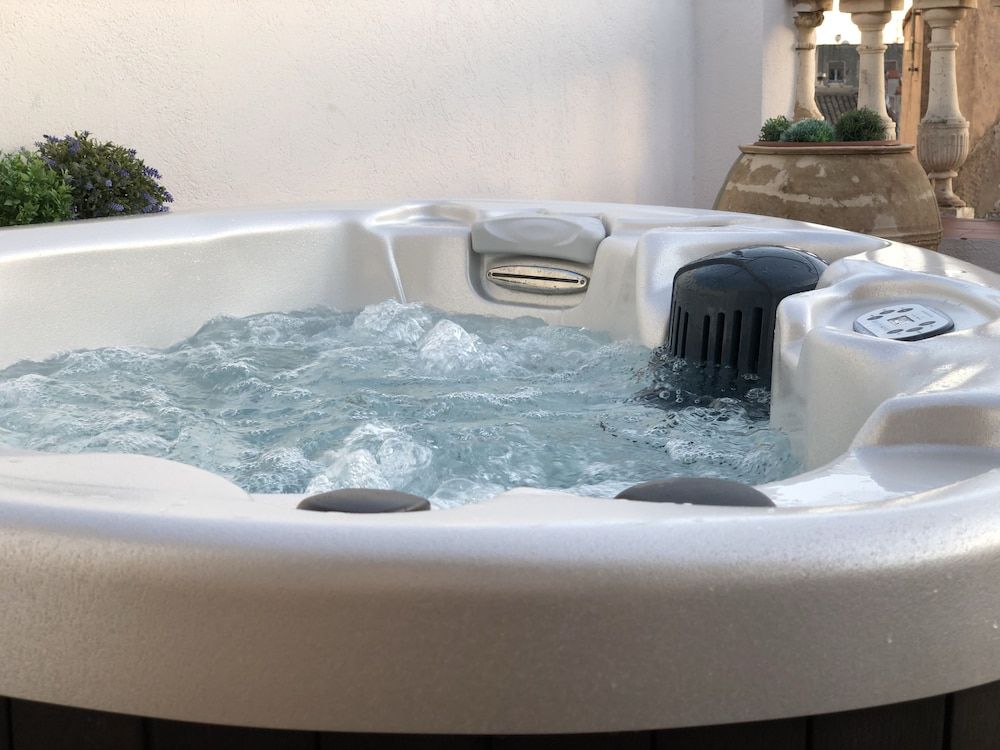 Hotel Sa Voga Romantic Suite, Hot Tub 4