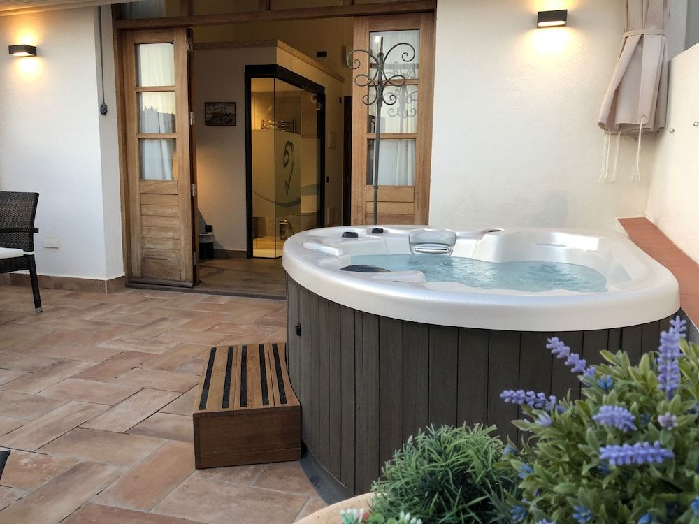 Hotel Sa Voga Romantic Suite, Hot Tub 5