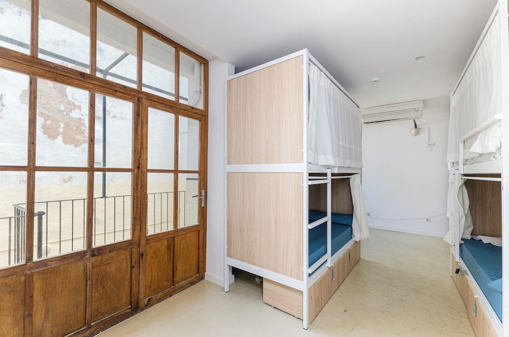 Dormitorio compartido (1 cama en un dormitorio de 16 camas)
