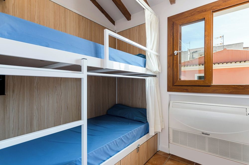 City Shared Dormitory, Shared Bathroom (1 bed in a 4 bed dorm)
