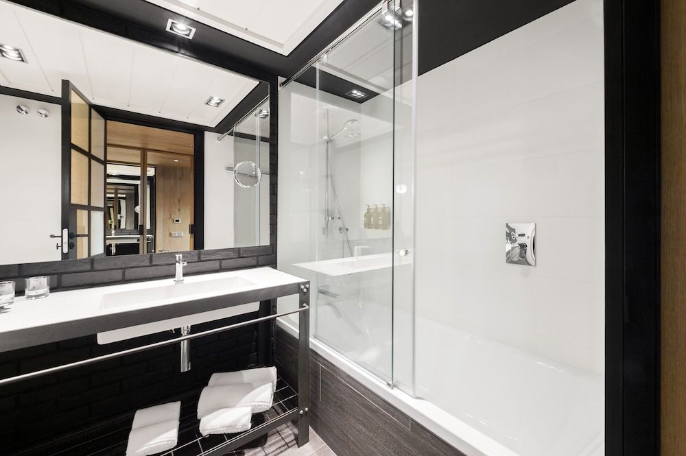 The Corner Hotel Standard Double or Twin Room 2