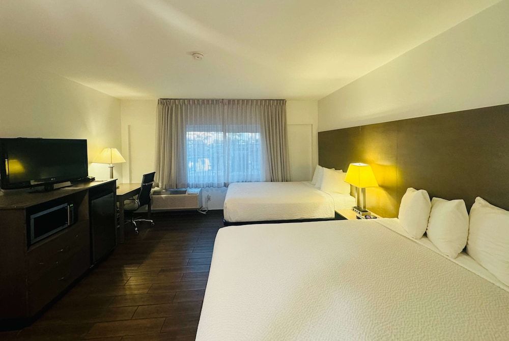 undefined Ramada by Wyndham San Diego Airport 2