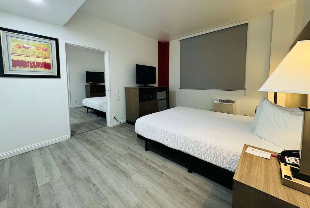 undefined Ramada by Wyndham San Diego Airport 4