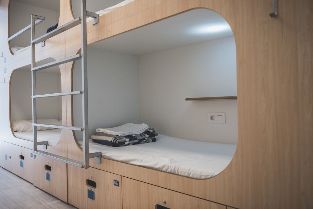 Rocket Hostels Gràcia Shared Dormitory, Private Bathroom (6 pax) 4