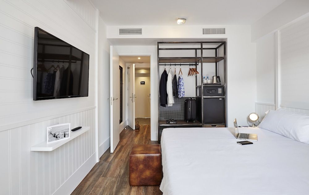 Single Room, Balcony