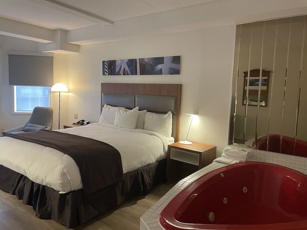 undefined Travelodge by Wyndham Niagara Falls Lundys Lane 9