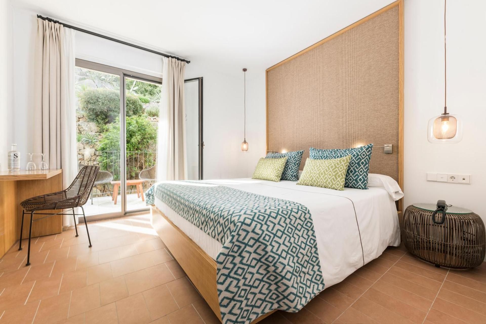 Double or Twin Room with Mountain View