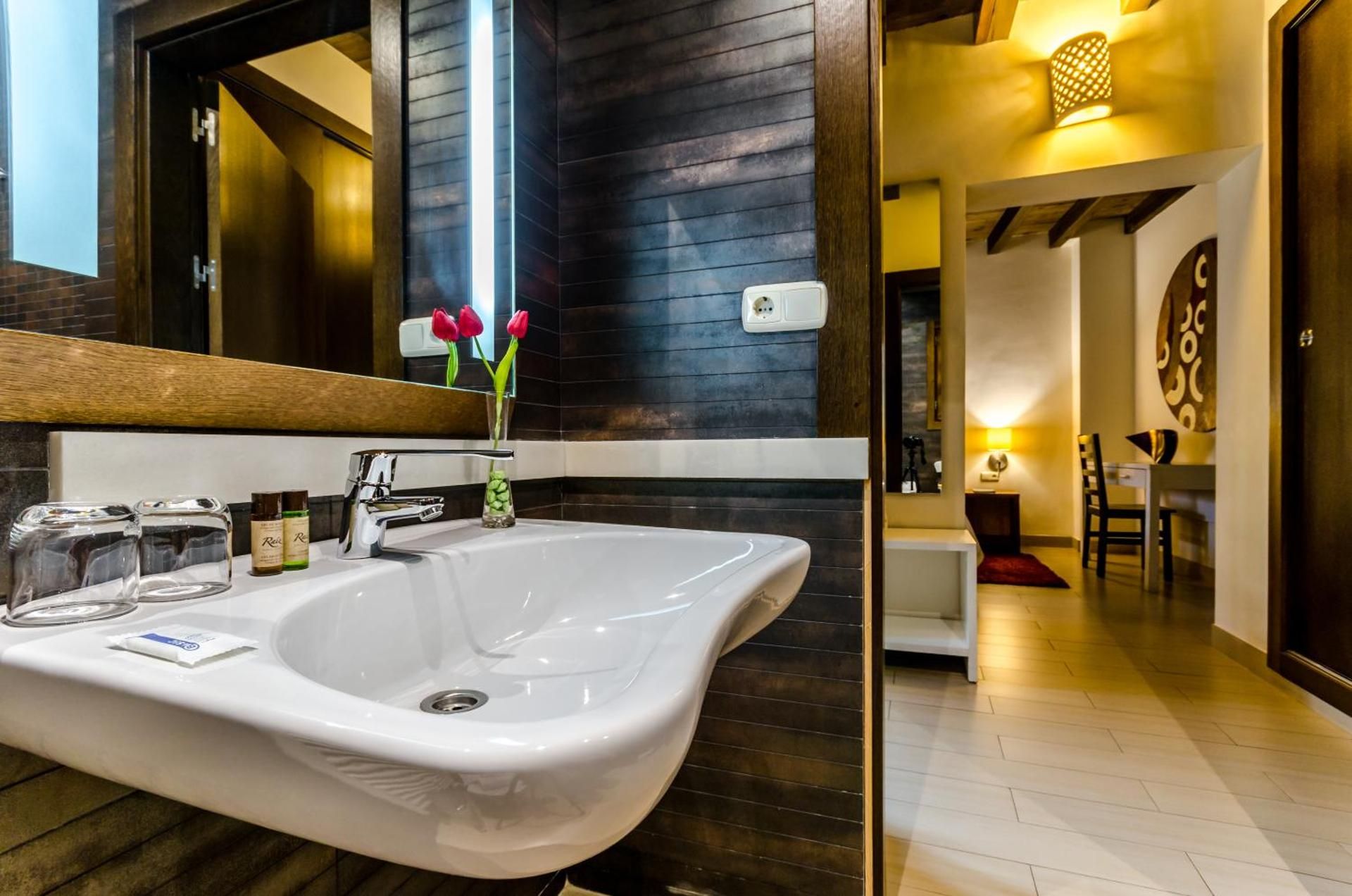 Double Room for Single Use