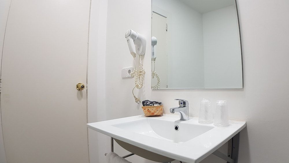 Hotel del Mar Quadruple Room 4