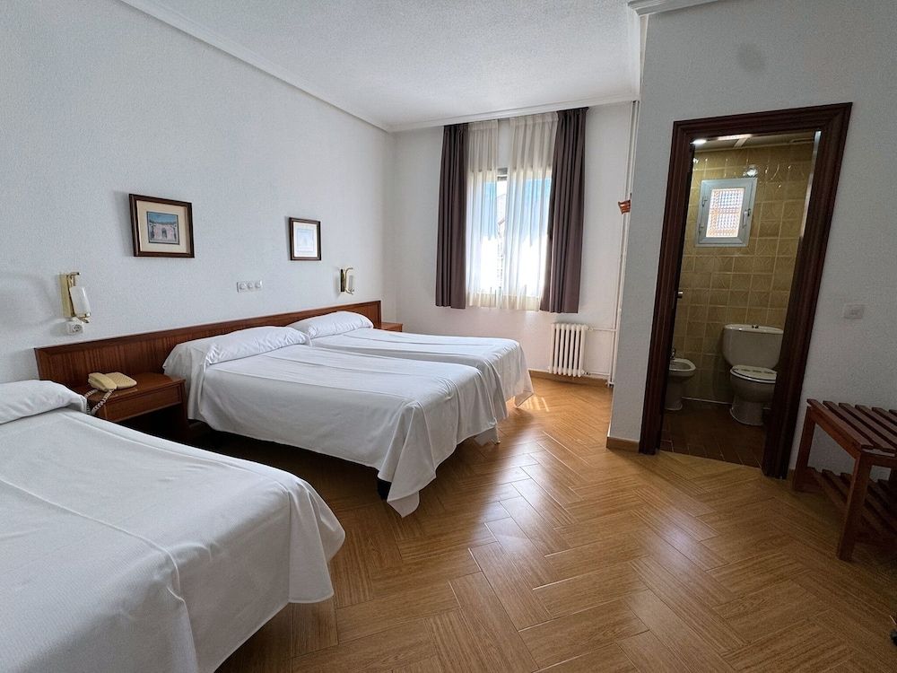 Hotel ELE Acueducto Standard Triple Room, 3 Twin Beds 4