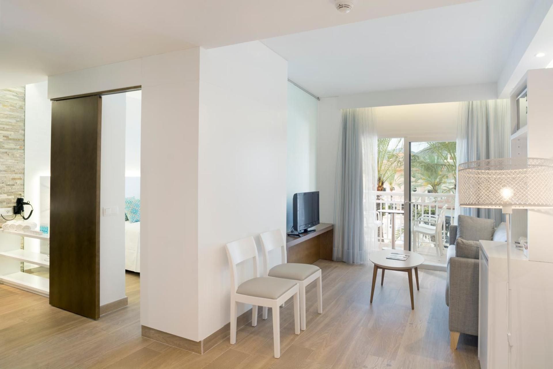 Suite (2 Adults + 1 Child)
