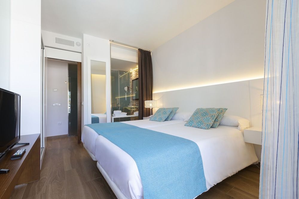 Suite, Balcony (2 adults + 2 children)