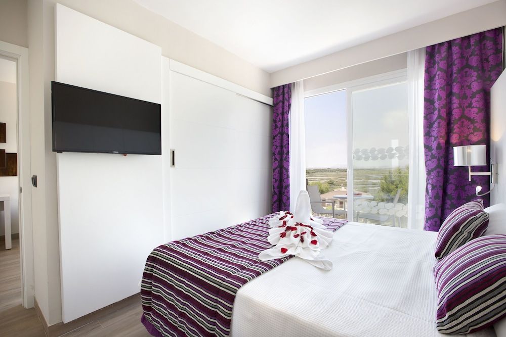 Superior Suite, Pool View (2 adults)